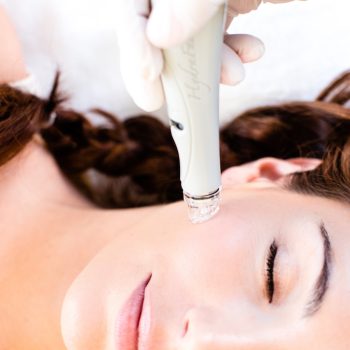 Sesión de limpieza facial Hydrafacial para piel luminosa y renovada